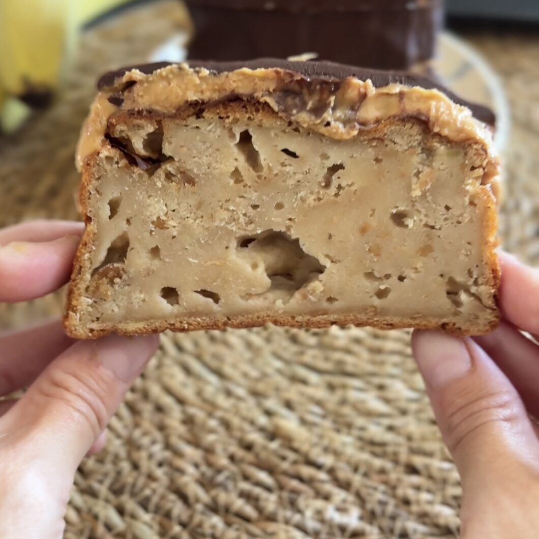 Bananbrød med peanutbutter og chokolade – svampet, saftigt og helt uimodståeligt