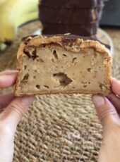 Bananbrød med peanutbutter og chokolade – svampet, saftigt og helt uimodståeligt